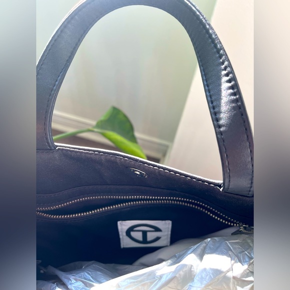 MEDIUM TELFAR BAG - BLACK - LIKE NEW 9.5/10 - Picture 6 of 7
